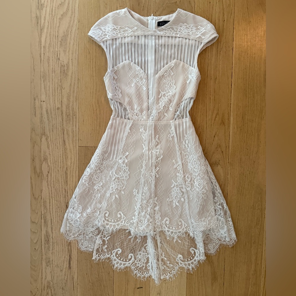Elliatt White Sheath Mini Dress with Cap Sleeves size XS